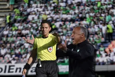 Atlético Nacional fue perjudicado clarmanete por el arbitro del partido solo en el primer tiempo