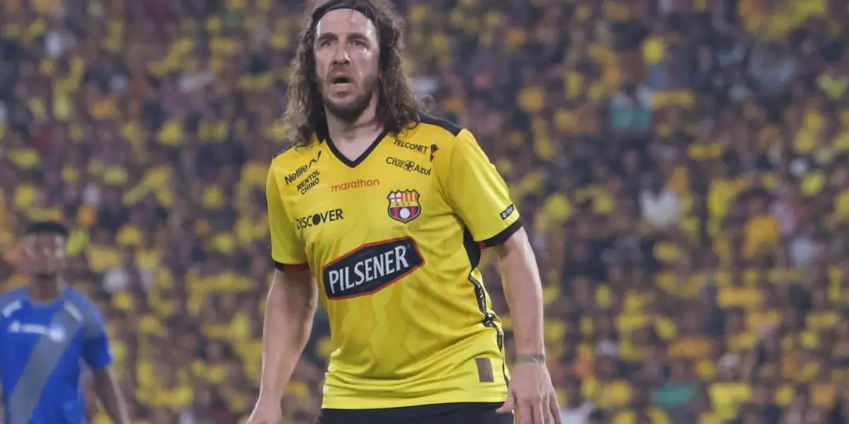 ¡Carles Puyol en modo colombiano! Así fue su llegada secreta al país. Foto: Instagram