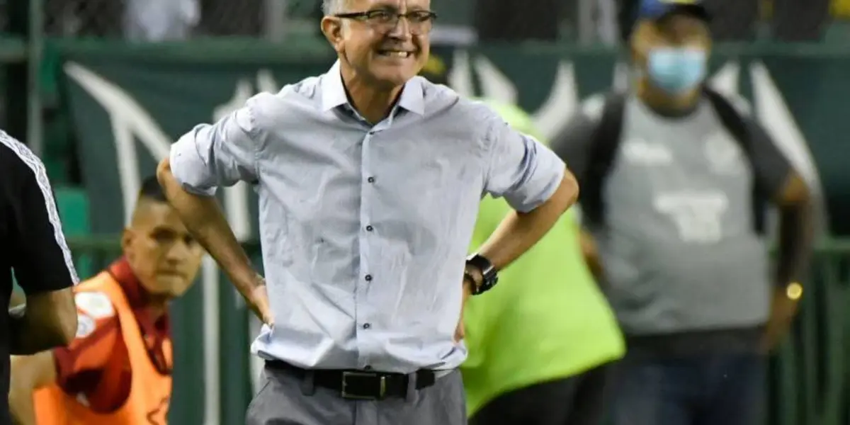 El ex entrenador de Atlético Nacional se encuentra sin trabajo como entrenador, pero mientras pasa el mundial sigue trabajando