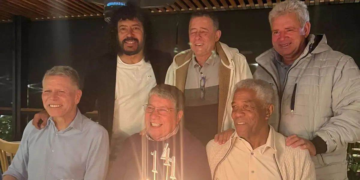 Estuvo con Autuori y Maturana en la celebración de Superliga y conseguiria empleo