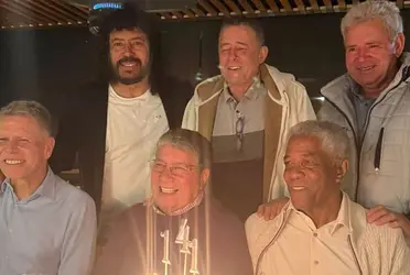 Estuvo con Autuori y Maturana en la celebración de Superliga y conseguiria empleo