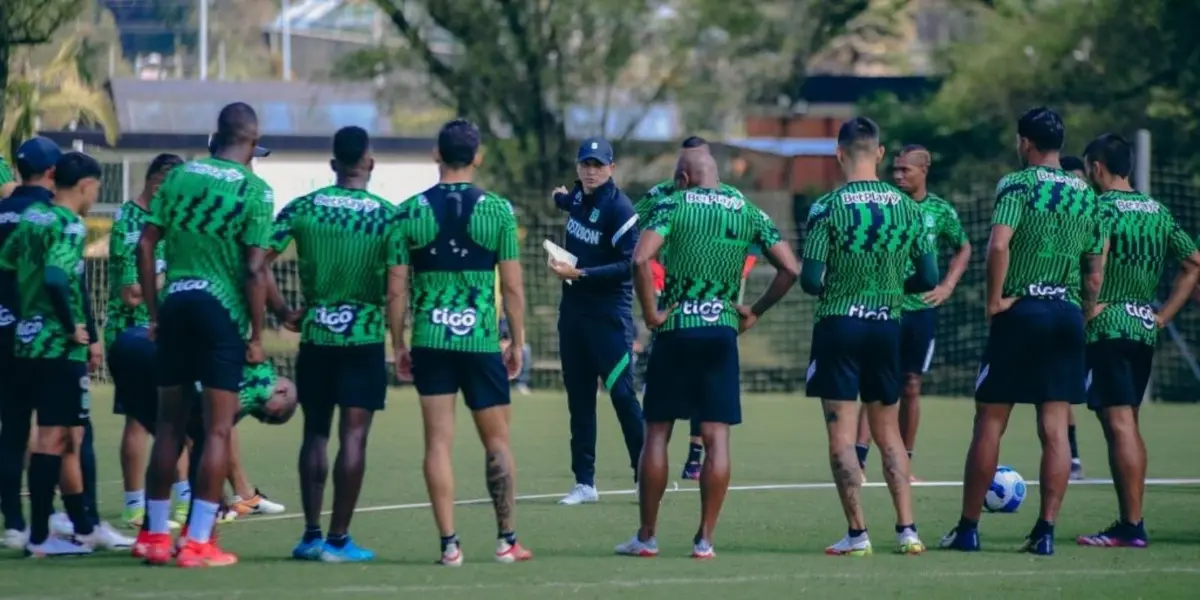 Hay un jugador de la plantilla de Atlético Nacional que hace varios partidos no luce la camiseta del equipo, pero siempre es puntual.