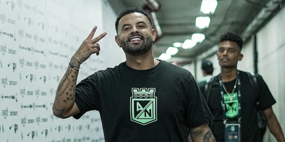 ¡Increíble! Cardona pasó la noche hablando de fútbol con Riquelme. Foto: Instagran