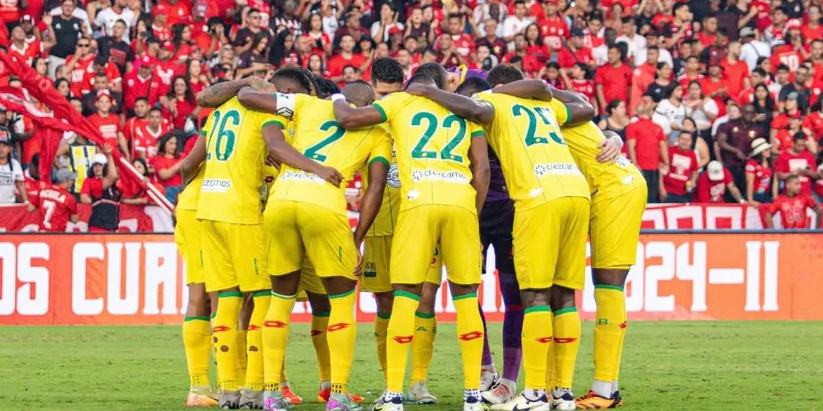 La pasión se desbordó: Hinchas de Bucaramanga expuestos en el aeropuerto. Foto: Instagram