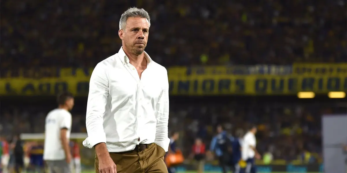 Lucas Pusineri sonó en su momento para dirigir a Atlético Nacional. Ahora brilla en su país con un equipo mucho más modesto.