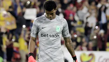 Polémica en el Atanasio: Marquínez ve la roja y Nacional gana. Foto: Instagram