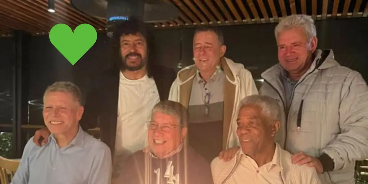 René Higuita compartió una foto en las redes sociales con varias figuras representativas de Atlético Nacional.