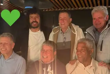 René Higuita compartió una foto en las redes sociales con varias figuras representativas de Atlético Nacional.